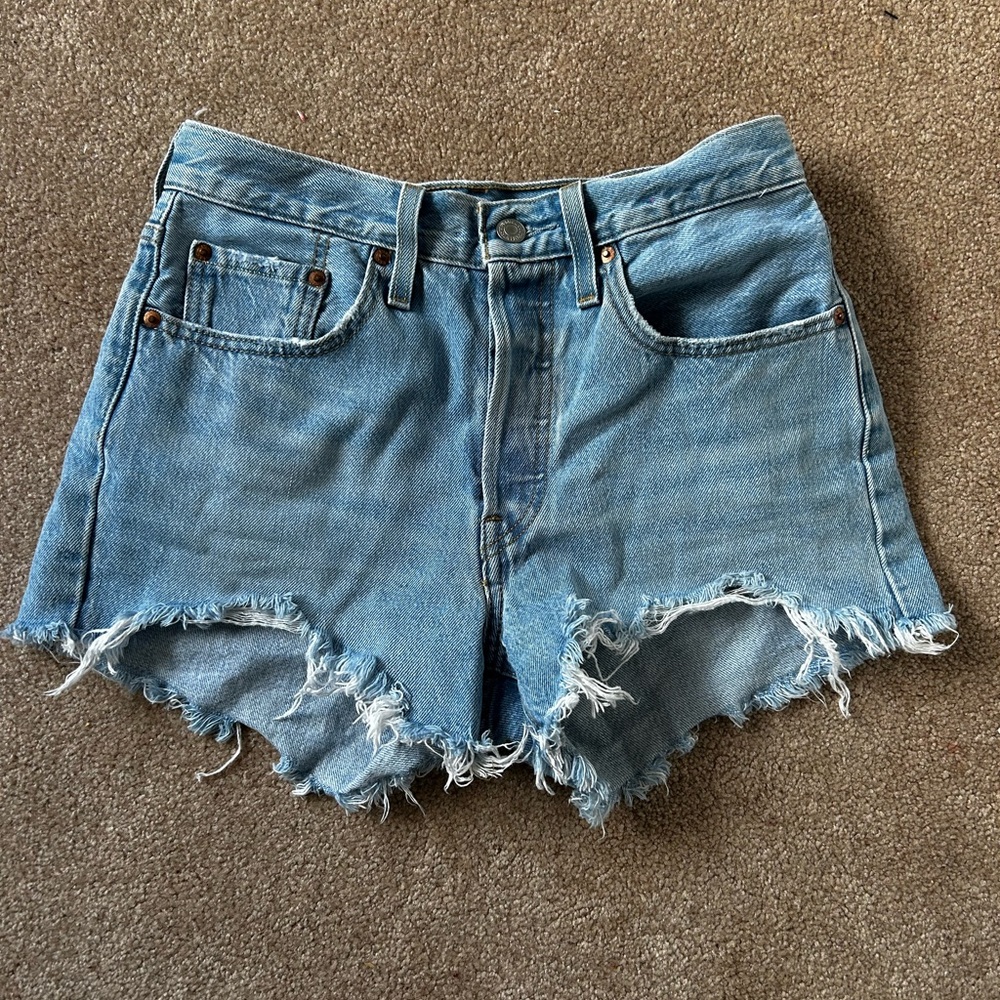 Levis 501 shorts size 26!!